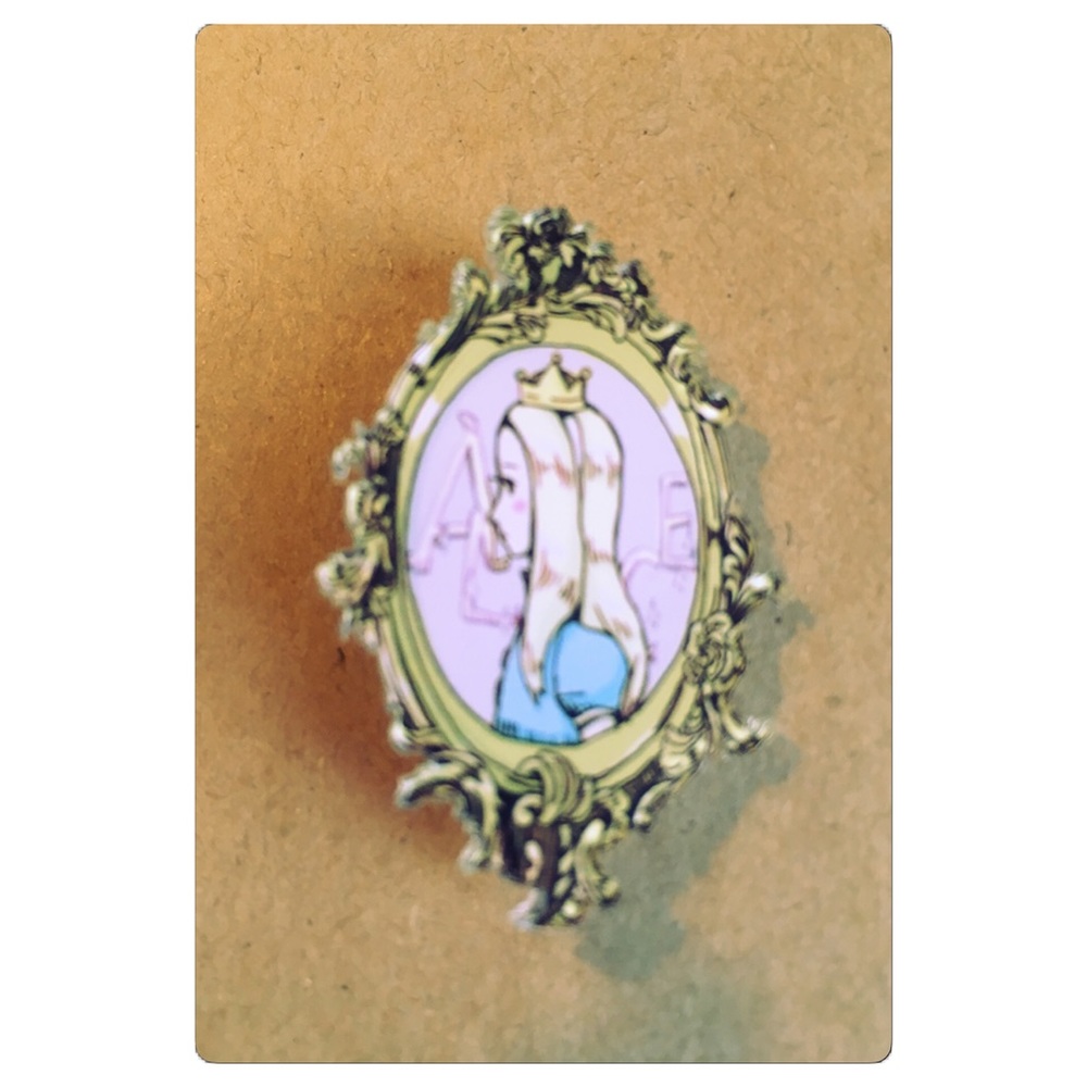 Alice in Wonderland Brooch/Pin